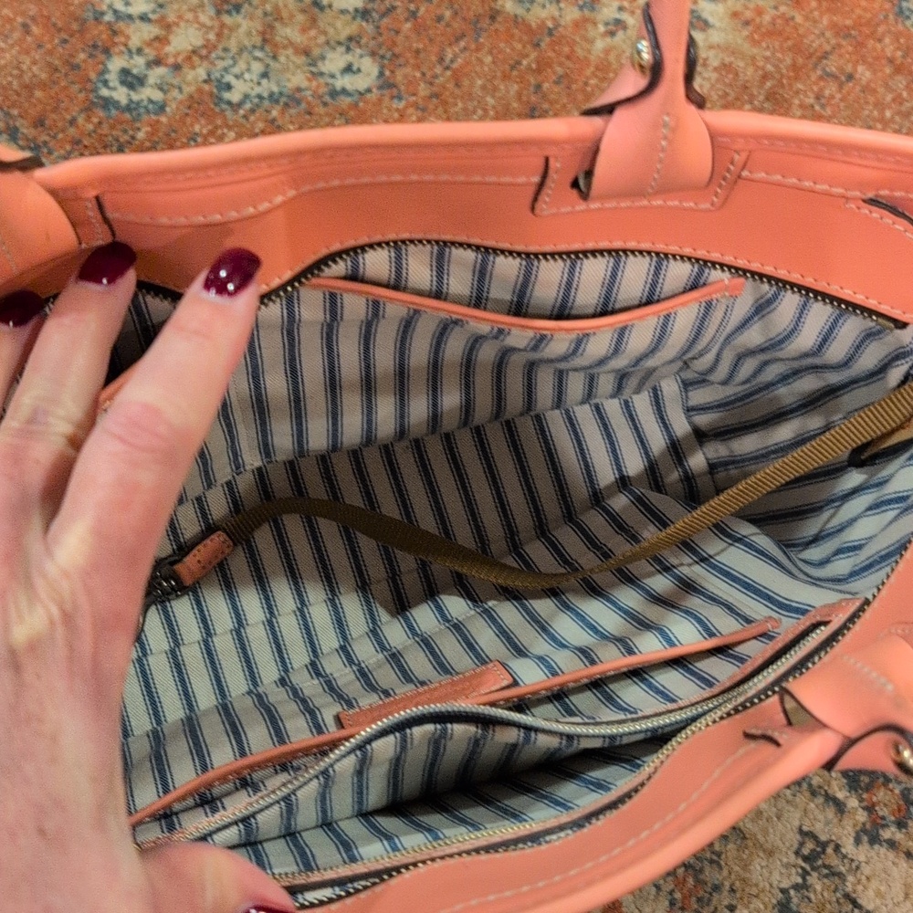 Dooney & Bourke Coral Leather Shoulder Bag. EUC - Picture 6 of 13